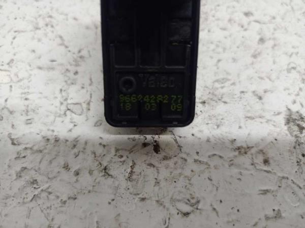 BOUTON LEVE VITRE CITROEN / PEUGEOT BERLINGO/PARTNER - Vue 3